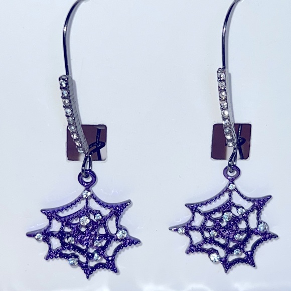 New Betsey Johnson CREEPY CRAWLY HOOK EARRINGS GUNMETAL - Picture 9 of 10